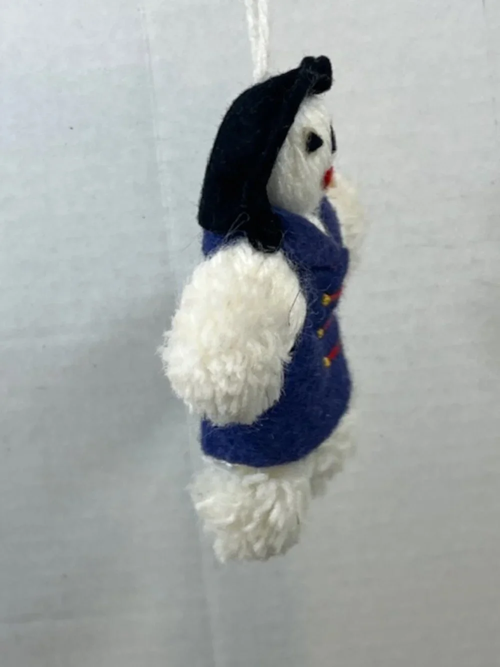 VTG Handmade White Looped Yarn Snowman Christmas Ornament Felt Clothing 4.25